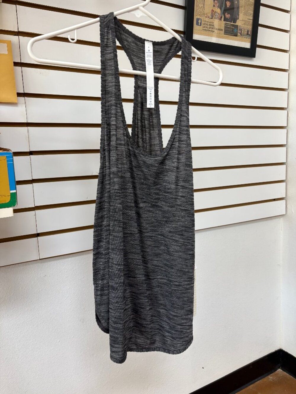 *NEW* Lululemon 105 F Singlet - Size 4
